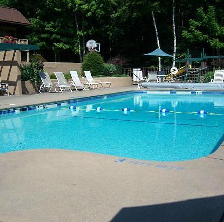 Tall Pines Motel Lake George Buitenkant foto