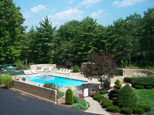 Tall Pines Motel Lake George Buitenkant foto