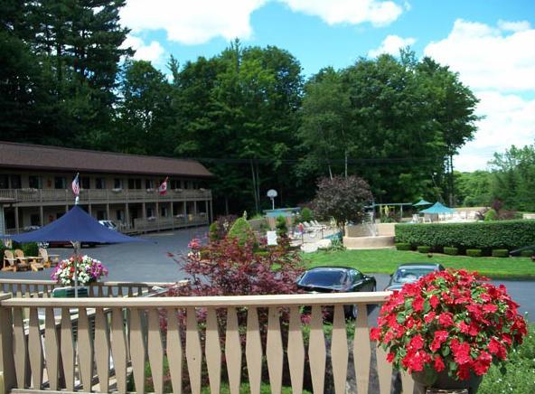 Tall Pines Motel Lake George Buitenkant foto