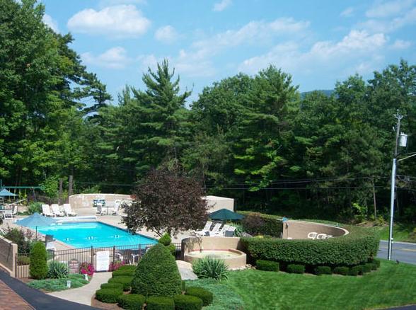 Tall Pines Motel Lake George Buitenkant foto